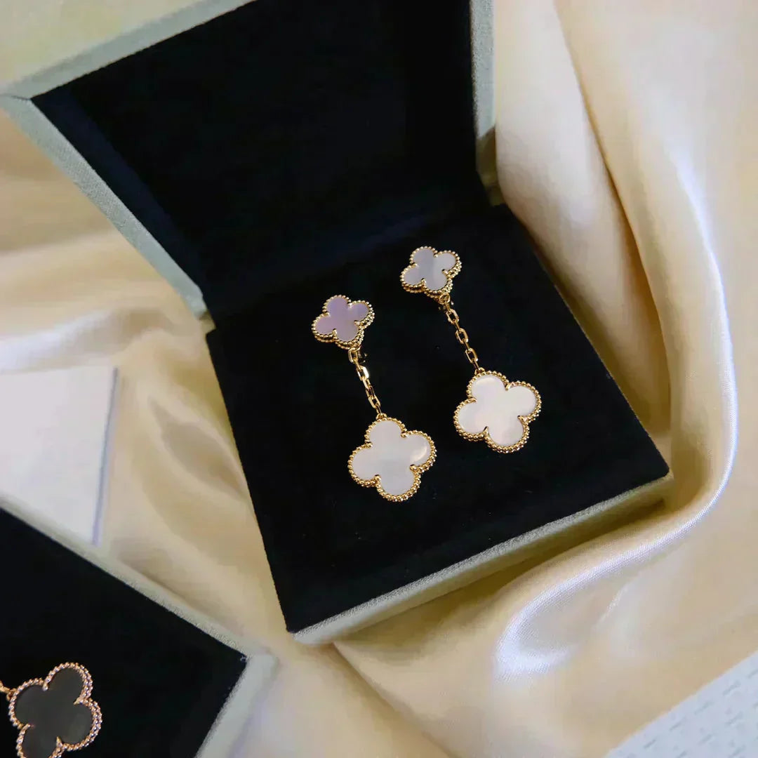 [Luxe]CLOVER 2 MOTIF WHITE MOP EARRINGS