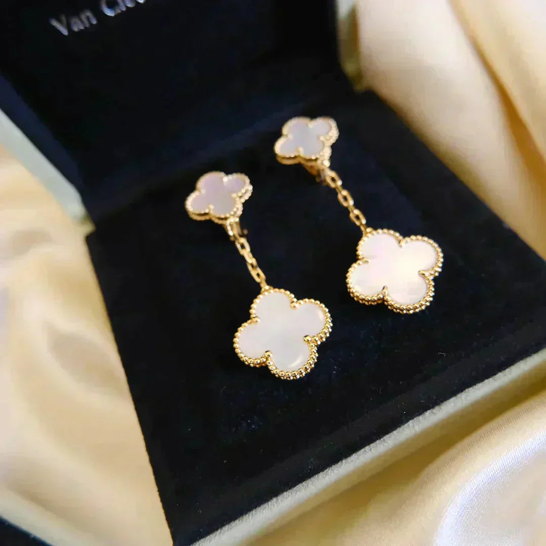 [Luxe]CLOVER 2 MOTIF WHITE MOP EARRINGS