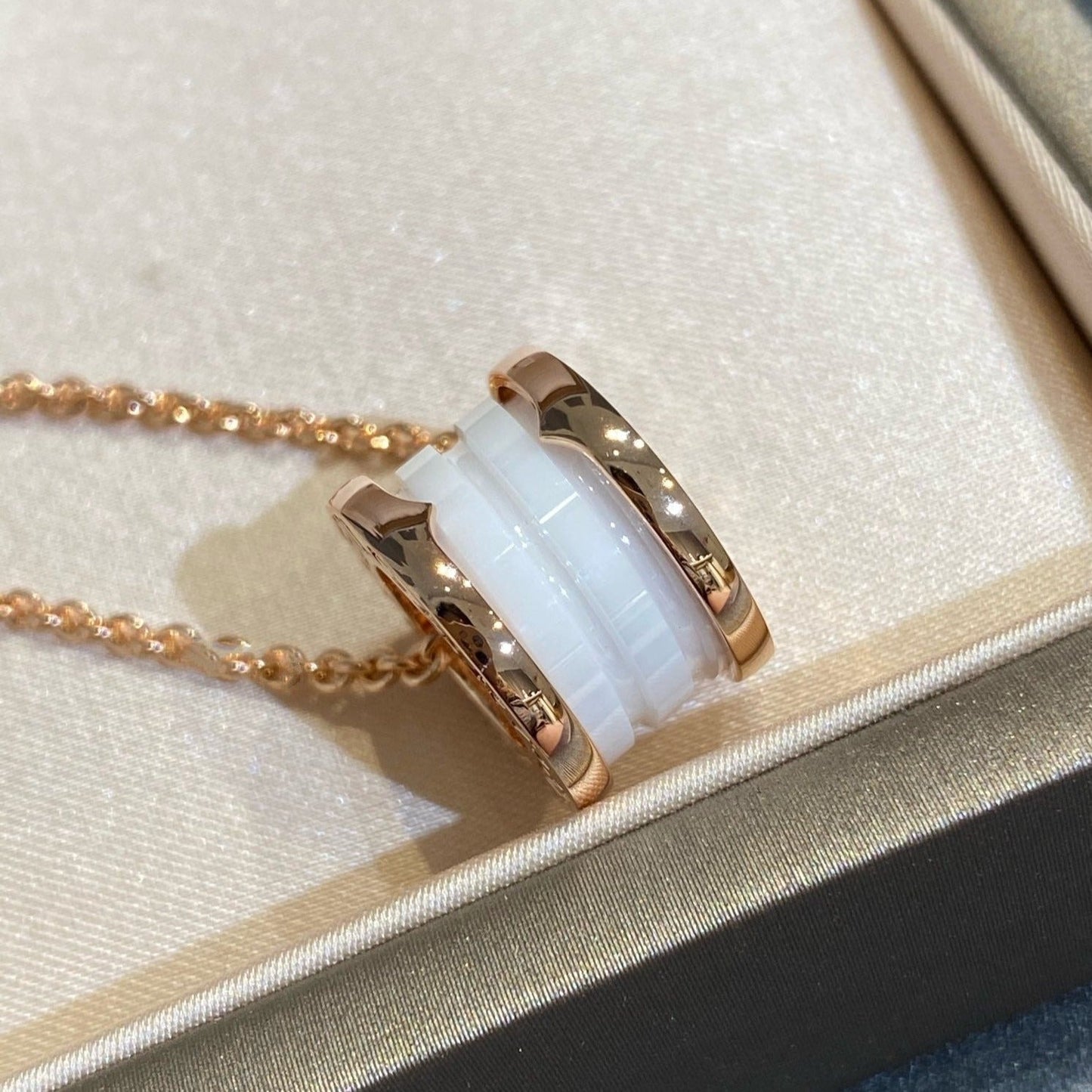 [Luxe]ZERO 1 WHITE CERAMIC PINK GOLD NECKLACE