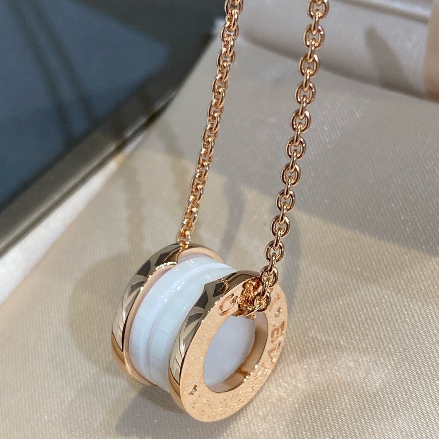 [Luxe]ZERO 1 WHITE CERAMIC PINK GOLD NECKLACE