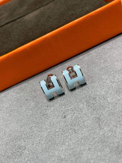 [Luxe]POP H SKY BLUE STUD EARRINGS