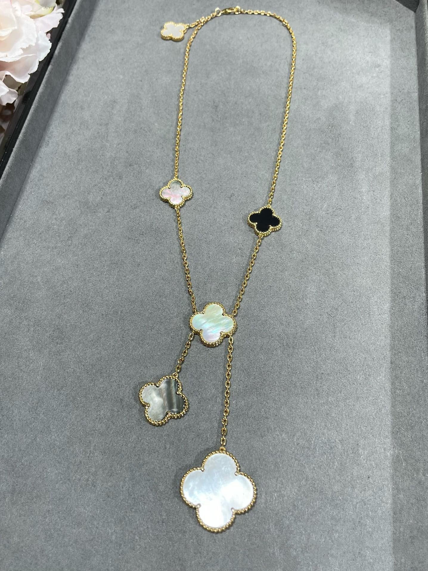 [Luxe]CLOVER 6 MOTIF MOP ONYX GOLD NECKLACE