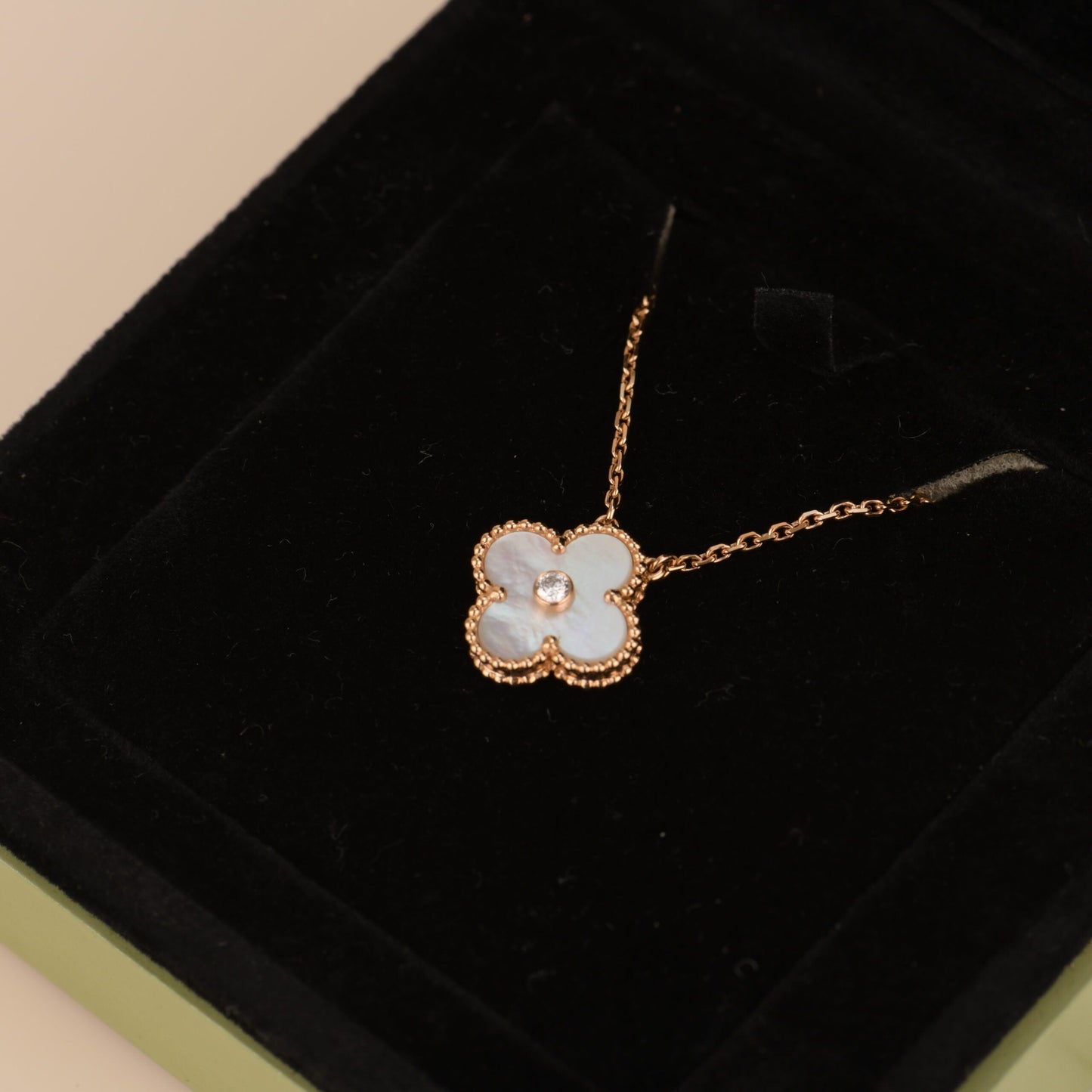 [Luxe]CLOVER 15MM DIAMOND WHITE FRITILLARIA NECKLACE