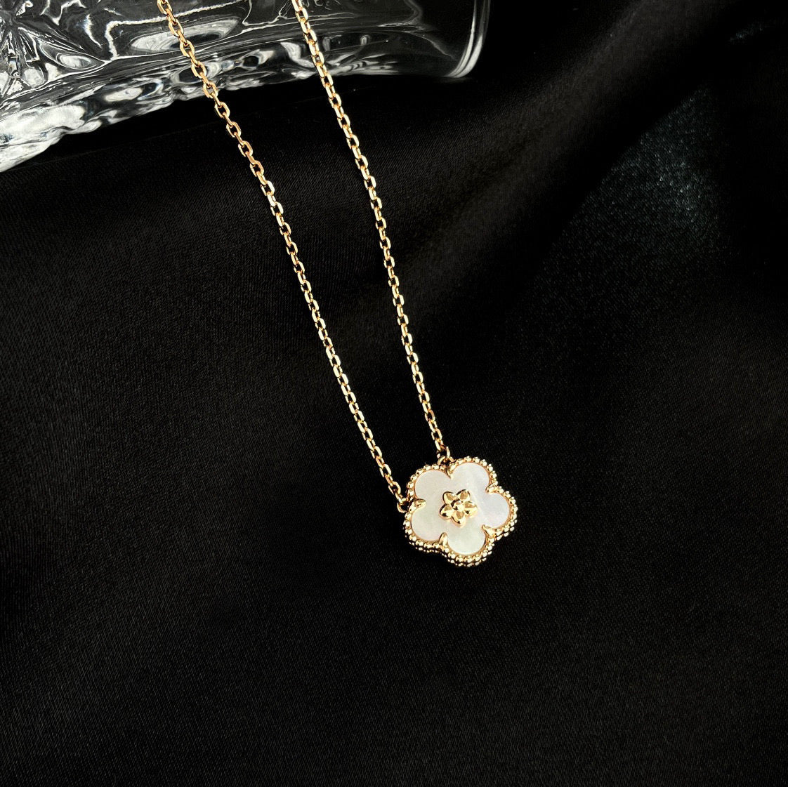 [Luxe]LUCKY  WHITE MOP  PLUM BLOSSOM NECKLACE