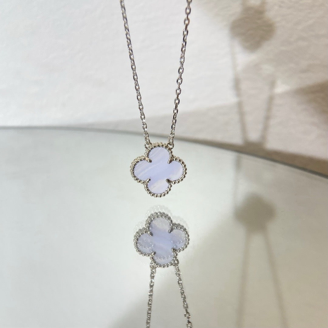 [Luxe]CLOVER 15MM BLUE CHALCEDONY NECKLACE SILVER