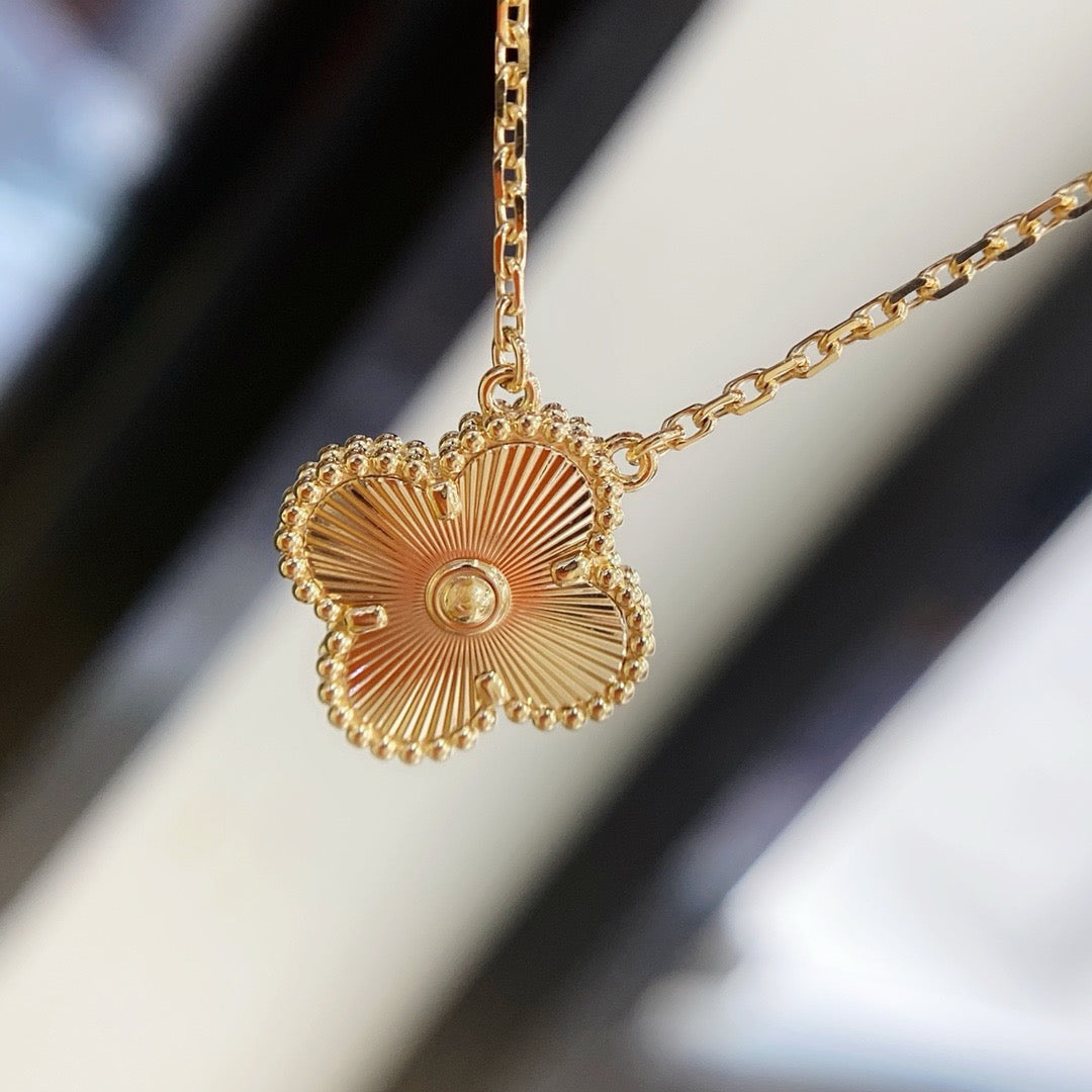 [Luxe]CLOVER 15MM LASER NECKLACE