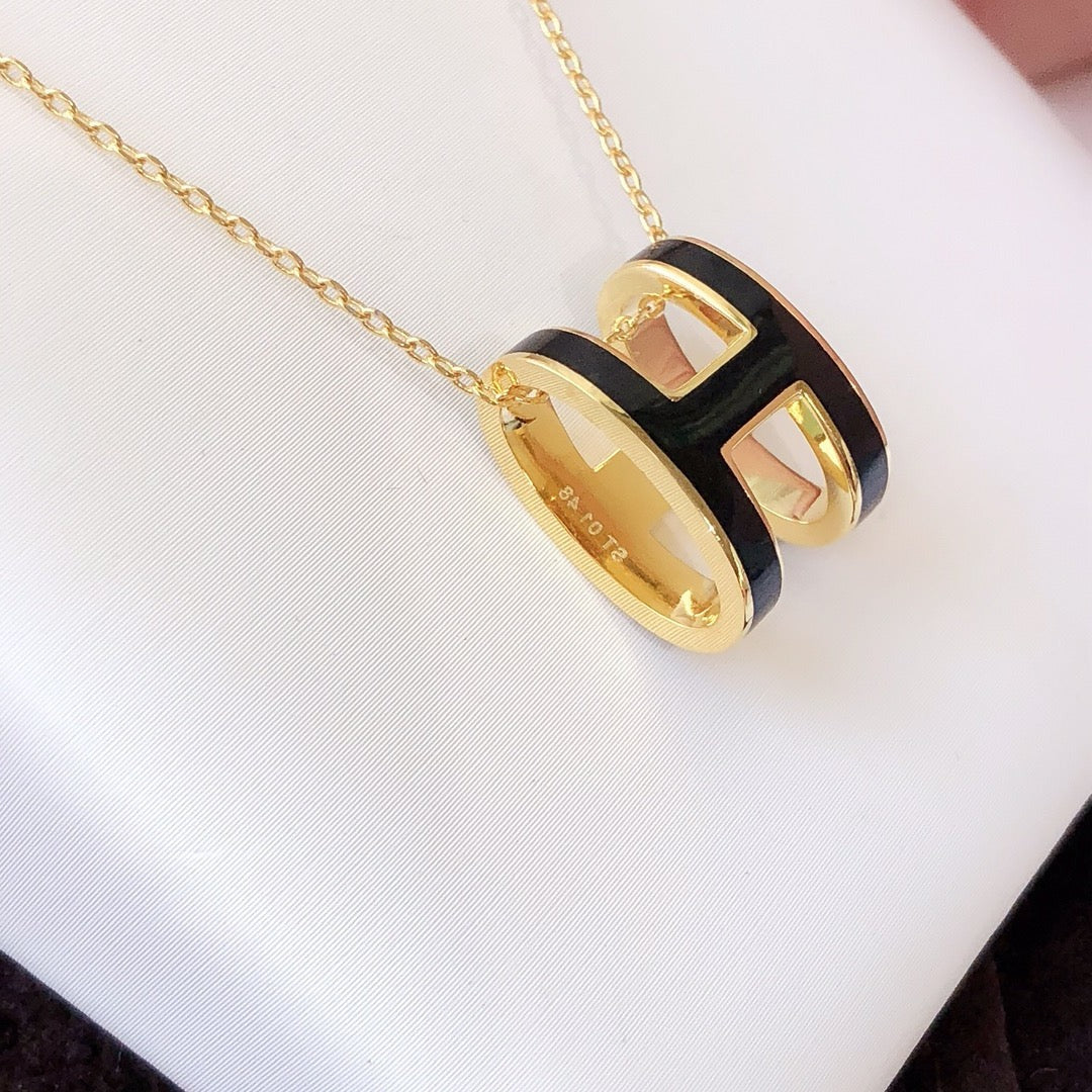 [Luxe]HM CLIC BLACK ENAMEL GOLD NECKLACE