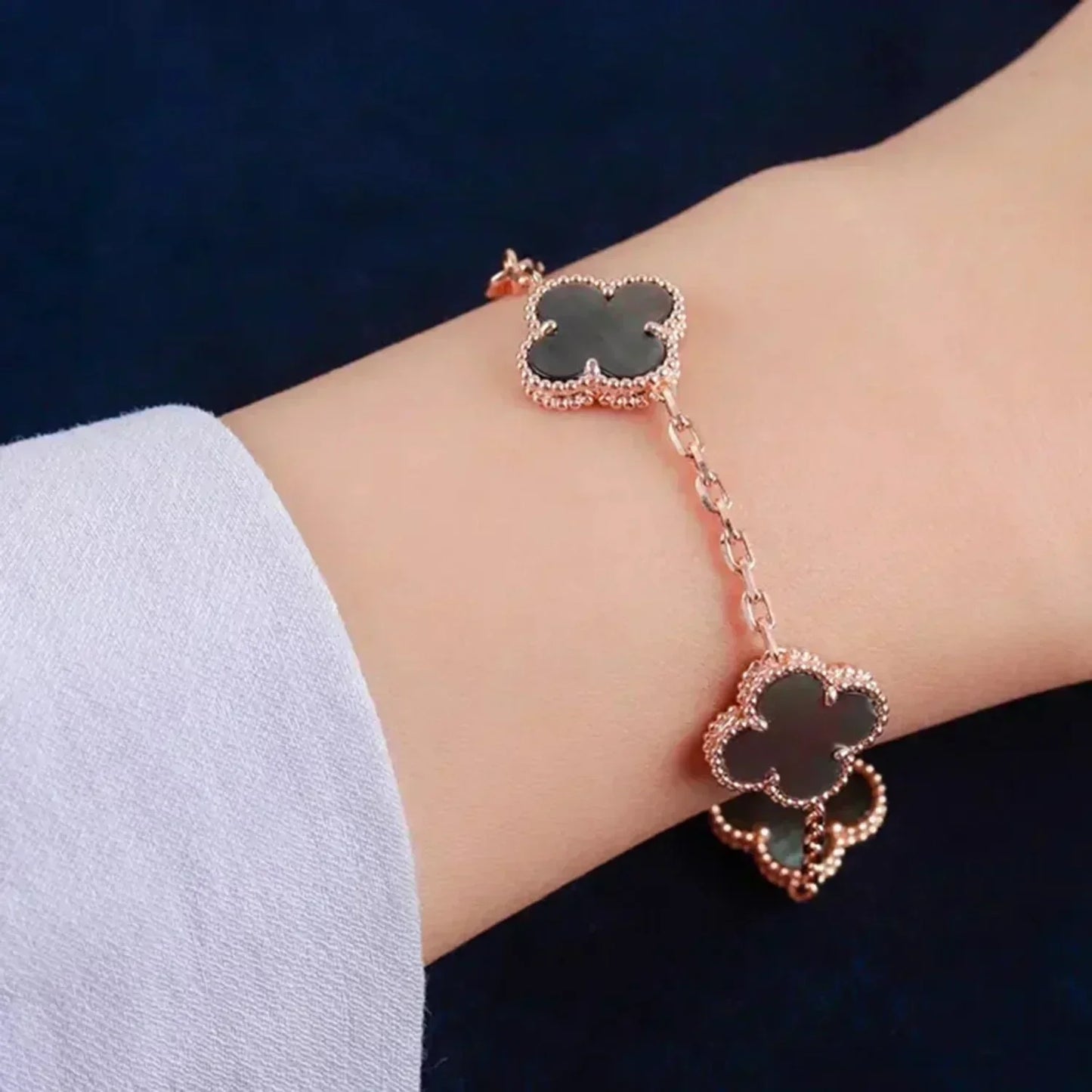 [Luxe]CLOVER 5 MOTIF GRAY MOP  BRACELET