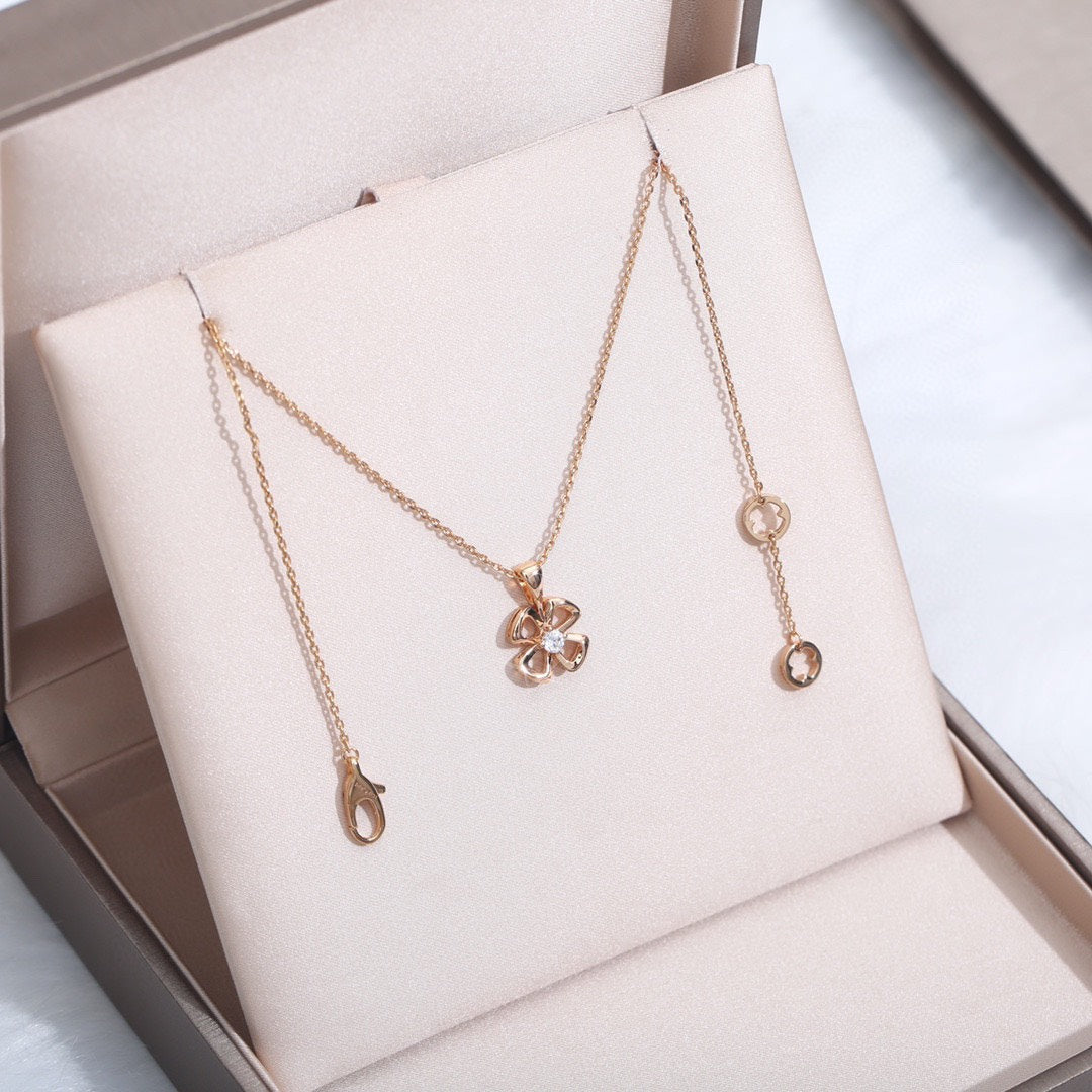 [Luxe]FIOREVER NECKLACE DIAMOND CENTER