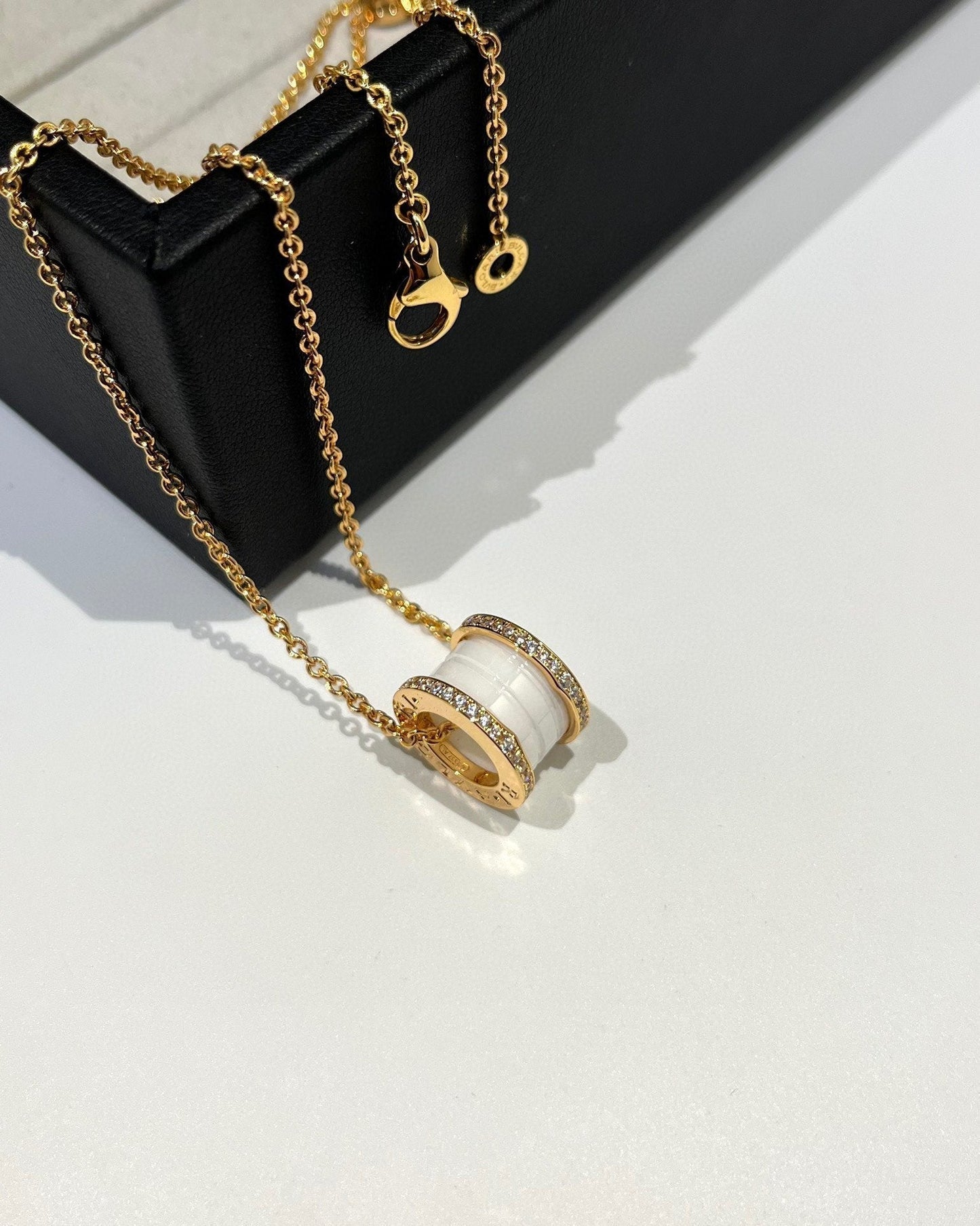 [Luxe]ZERO 1 WHITE CERAMIC DIAMOND PINK GOLD NECKLACE